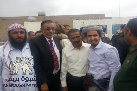 الشيخ حسن بنان وبجاش الأغبري يغادران منذ لحظات الى منفاهم في القاهرة