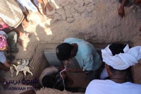المكلا تشيع جثمان الطفل أيمن بن الشيبة بموكب جنائزي مهيب بمشاركة الآلاف من أبناء حضرموت(صور)