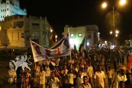 مسيرة حاشدة في سيئون تندد بجرائم الإحتلال في لحج وتؤيد دعوة الرئيس البيض للزحف نحو العاصمة عدن