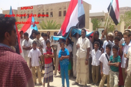 في يوم الطالب الجنوبي ابناء مدينة تريم يزحفون باتجاه المناطق الشرقية استعداد للزحف نحو العاصمة عدن