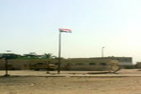 ناشطون جنوبيين يرفعون علم دوله الجنوب في اكبر مستوطنة على ارض الجنوب شرق المكلا