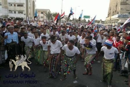 طوفان بشري عارم يغرق العاصمة عدن  في ذكرى فك الارتباط بأم المليونيات