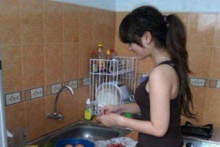 ‘‘الخادمة الحسناء‘‘.. في منزل عائلة سعودية
