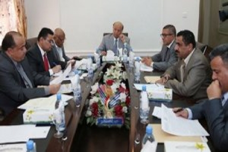 بعد انقطاع الكهرباء عن سيئون والمكلا : الرئيس هادي يجتمع بكبار المسئولين