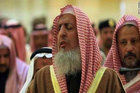 مفتي السعودية يهاجم التشكيك بأحاديث النبي بعد قضية ‘‘ بول الإبل‘‘