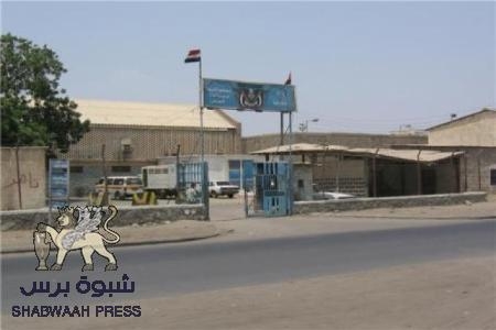 أسرة العوذلي تحمل السقاف مسؤولية ما يتعرض له ابنها المعتقل..
