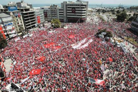 النموذج التركى لـ‘‘25 يناير‘‘ يبدأ بقنابل الغاز وموقعة ‘‘الكلب‘‘ وينتهى بالمطالبة بإسقاط أردوغان..