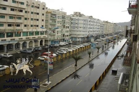 قوات الامن اليمني تهاجم منزلا في المعلا وتعتقل شابين