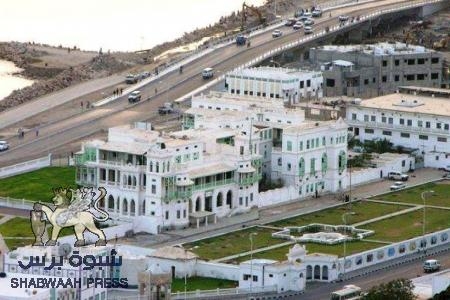 محافظ حضرموت يوجه بصرف سبعة ملايين ريال ضيافة قبائل البيضاء المقتحمين للمكلا بسلاحهم