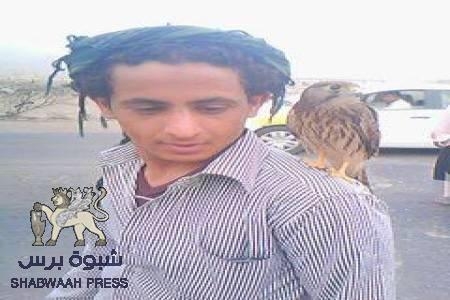 أبناء الصبيحة يقطعون طريق عدن - تعز مساء اليوم بعد أسرهم ضابطين