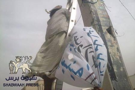 ناشط في الحراك بشبوة يتعرض لسقوط من أعلى عمود الانارة