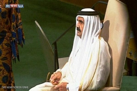 أمير قطر يتنحى لصالح نجله تميم