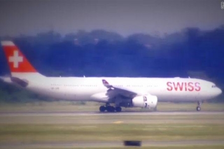 سرقة أكثر من مليون دولار على متن طائرة