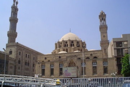 قتلى في مصر والأزهر يدعو المعارضة لقبول دعوة مرسي للحوار