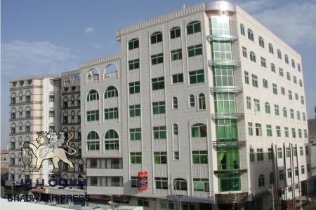 قتال عنيف في شارع بغداد في صنعاء ومقتل ضابط ومسلح من آل الذهب