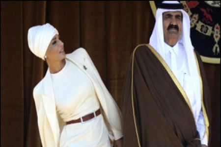 الفايننشال تايمز: لحظة الشيخة موزة ‘‘ الأم الحاكمة في قطر‘‘
