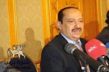 اصابة ستة من مرافقي رئيس جهاز الامن القومي الدكتور علي حسن الاحمدي في حادث مروري بالعاصمة صنعاء .