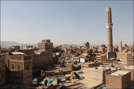 السلفيين يستخدمون القنابل اليدوية في مساجد صنعاء لفر ض أئمتهم على المصلين