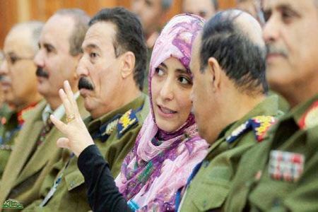 ناشطون مصريون لتوكل كرمان : انتبهي لبلادك المشردة !!