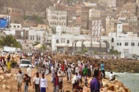الباخرة المنكوبة (شامبيون) أصبحت مقصداً لأبناء المكلا