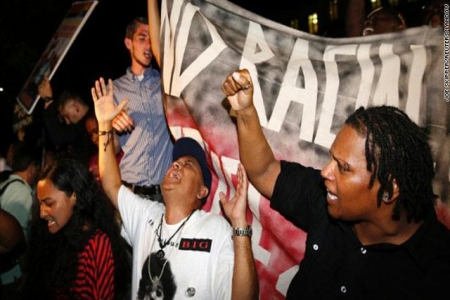 التمييز العنصري : غضب بأمريكا بعد حكم بالتبرئة بقضية مقتل مراهق أسود