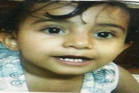طفلة مريضة في عمر الزهور تحتاج العون والمساعدة لانقاذها من الصمم