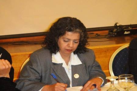 إبنة صاحب نظرية يمن ديمقراطي موحد تتعرض للضرب في مؤتمر الحوار من أنصار الشريعة
