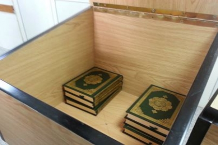 توزيع عدد كبير من المصاحف والكتب  بمستشفى ابن سينا بالمكلا نفذته  مبادرة شباب فيوتشر