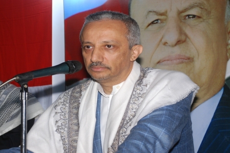 محافظ تعز: عازمون على استئصال كل العناصر التخريبية والمطلوبة أمنيا