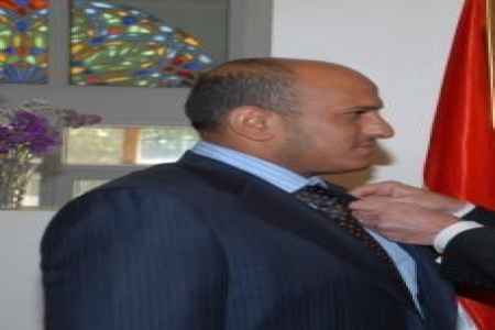 تحقيقات أمنية حول خمسة مليون ريال سلمت لصحفي بعدن من قبل نجل شقيق الرئيس المخلوع