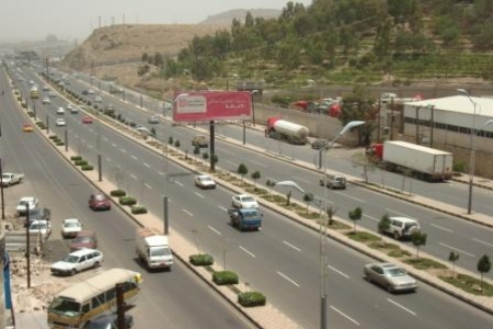 مسلحون يقطعون أكثر شوارع صنعاء حيوية ويتسببون باختناق مروري حاد