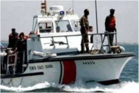 خفر السواحل تعثر على طاقم سفينة يمنية بعد أسبوع من اختفائهم
