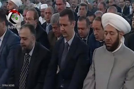 الأسد يؤدي صلاة العيد في مسجد بدمشق