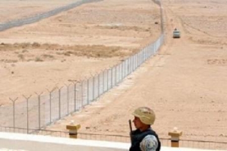 صحيفة الإمارات اليوم: قبائل‭ ‬يمنية‭ ‬تعتزم‭ ‬منع‭ ‬السعودية‭ ‬من‭ ‬استكمال‭ ‬بناء‭ ‬الجدار‭ ‬العازل
