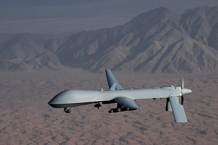 صحيفة خليجية : 28 غارة جوية بطائرة بدون طيار تسفر عن 101 قتيل