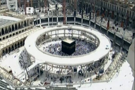 المطاف المؤقت بالحرم مشُيّد من مادة اخترعها شاب حضرمي من السادة آل الحبشي