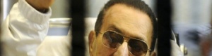 محاكمة مبارك: السلطات المصرية تأمر بوضع الرئيس السابق قيد الإقامة الجبرية