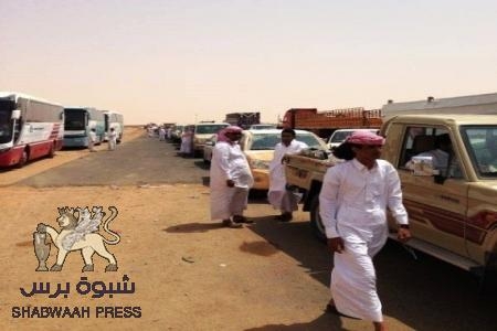 المئات من المسافرين وعشرات السيارات والحافلات يقضون ساعات شاقة في منفذ الوديعة