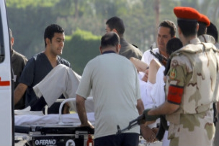 مصر: تأجيل محاكمتي مبارك وقادة الإخوان المسلمين