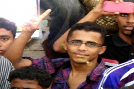 محمد العولقي يتعرض للملاحقة من قبل شباب الحوار اليمني بالمكلا