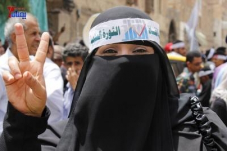 اليمن تودع الثائرة التي بصقت في وجه وزير المالية صخر الوجية ووقفت بصلابة أمام اللصوص الجدد