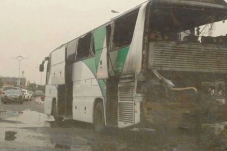 حريق يلتهم حافة ركاب في وادي العين ونجاة 60 راكبا