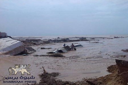بحق الإنسانية : سكان عرقه يناشدون أهل الخير مساعدتهم بإعادة شبكة مياه الشرب التي دمرتها السيول