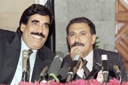 يقتسمان ثروة الجنوب: تاريخ من التآمر على الثروة النفطية .. البيض يستلم حصته وهو في عمان