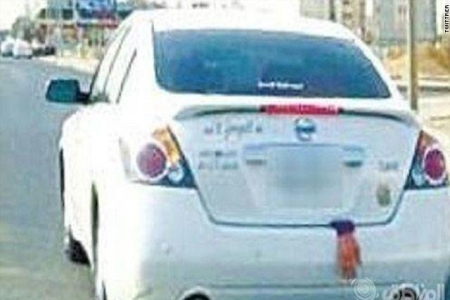 يد ‘‘ فتاة ‘‘ متدلية من سيارة تثير الرعب بجدة
