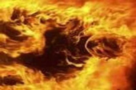 شخص يتحول إلى جثة متفحمة بعد إضرام النار في جسده بعدن