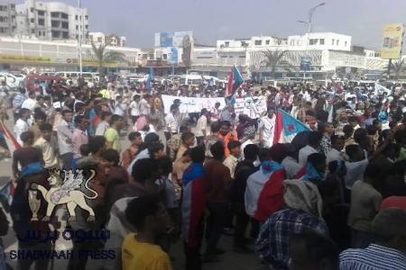 القيادية أحلام الحضرمي : تدعوا أبناء الجنوب إلى الزحف صوب عدن وتشيد با العصيان الناجح في العاصمة عدن .