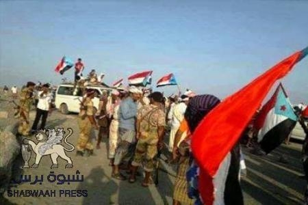 بعد تأخير متعمد واستفزازات .. وصول وفود شبوه وحضرموت والمهرة الى العلم