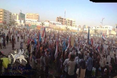 من قصائد ساحة التحرير والاستقلال في مدينة عدن اليوم ( 3 ) .. يا سحب ثوري وهزي وارعدي