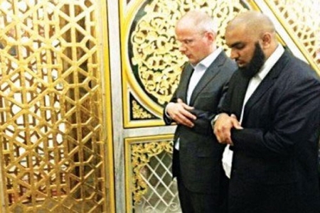 منتج الفيلم المسيء للنبي: وجدت الراحة والطمأنينة جوار سيد البشر وسأنتج فيلماً عنه